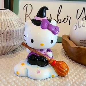 Hello kitty figure/ Halloween 2024